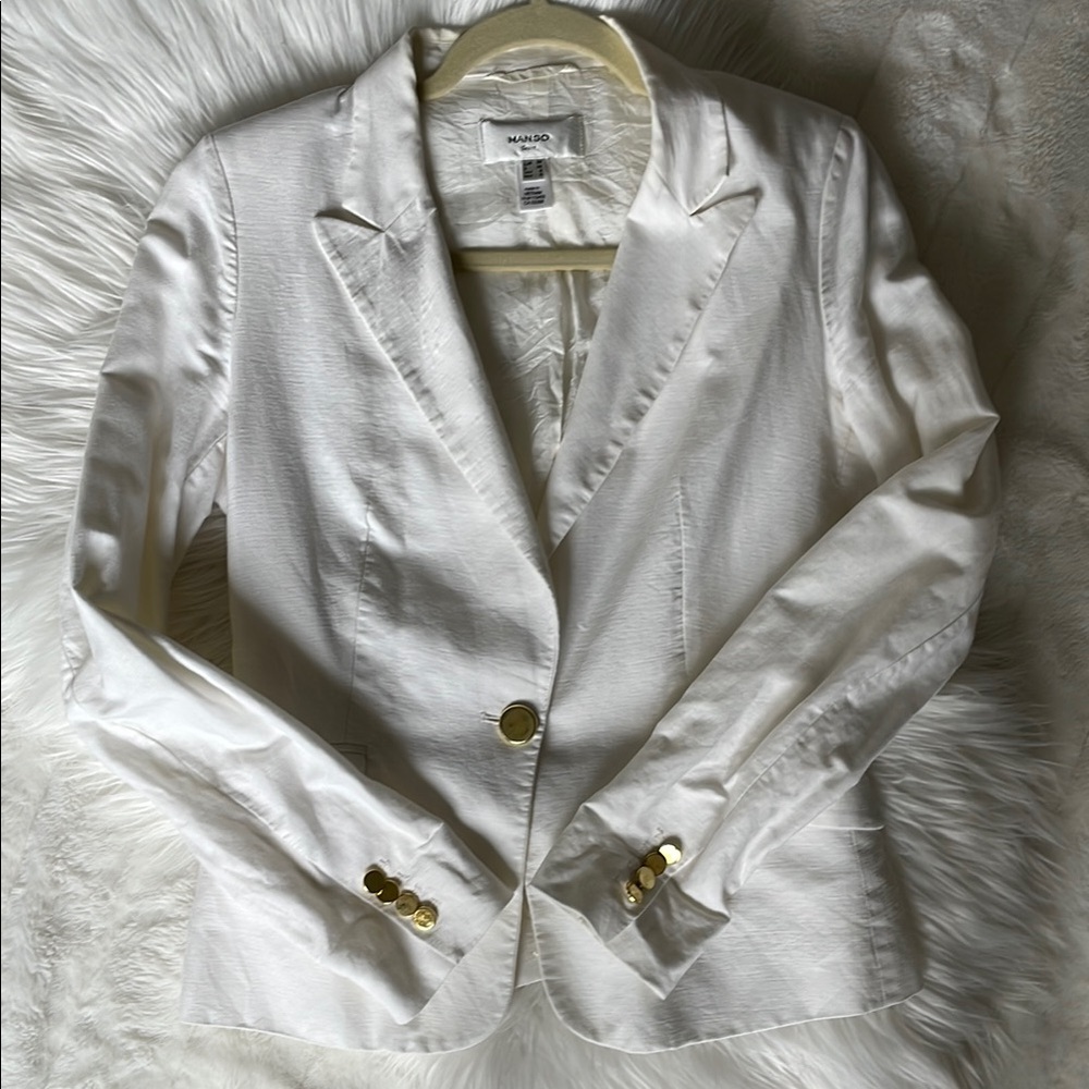 Mango Women’s White Linen Blazer with Gold Accents, size 6